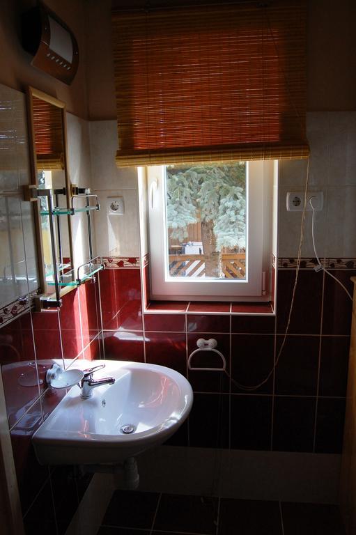Maya Guesthouse Eger Ngoại thất bức ảnh