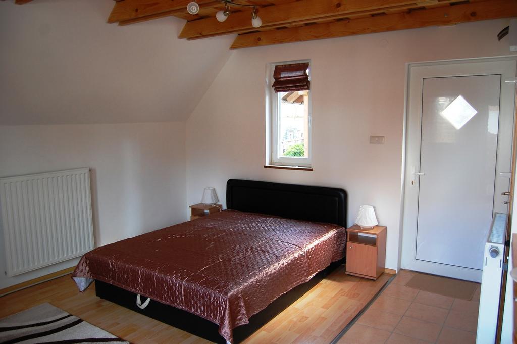 Maya Guesthouse Eger Ngoại thất bức ảnh