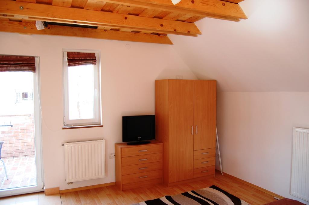 Maya Guesthouse Eger Ngoại thất bức ảnh