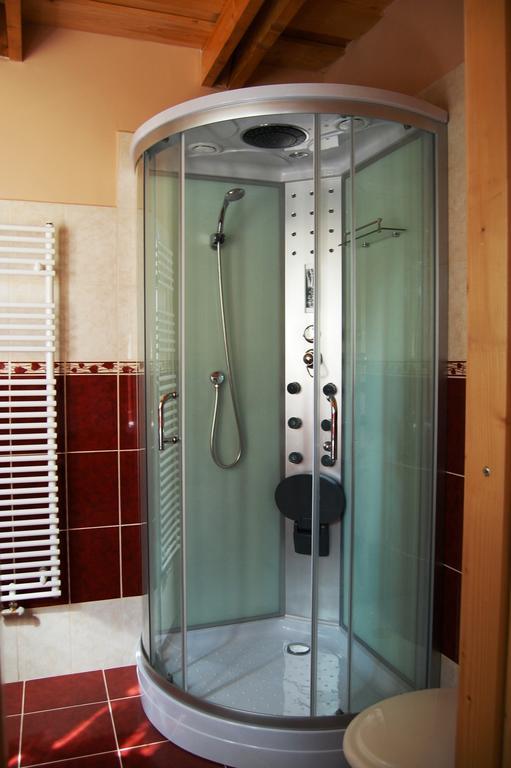 Maya Guesthouse Eger Ngoại thất bức ảnh